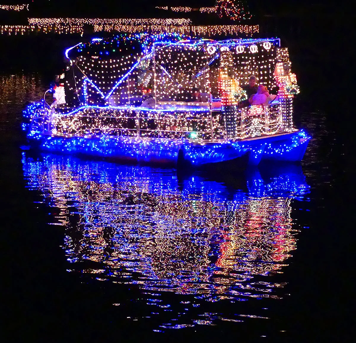 How to Decorate a Boat With Lights