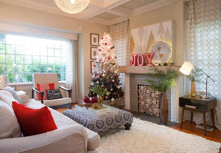 How to Decorate a Ceiling Fan for Christmas