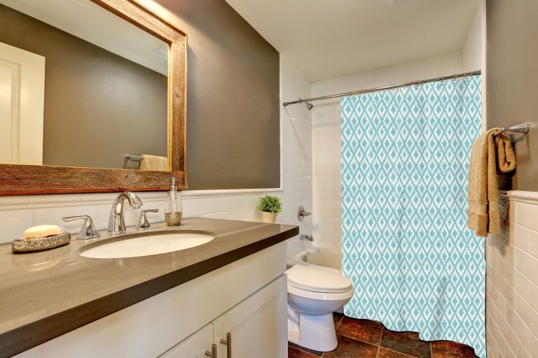 How to Decorate Shower Doors With Curtains